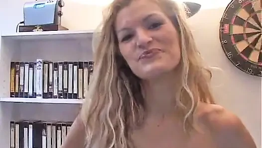 Стриптиз-интервью Fanny