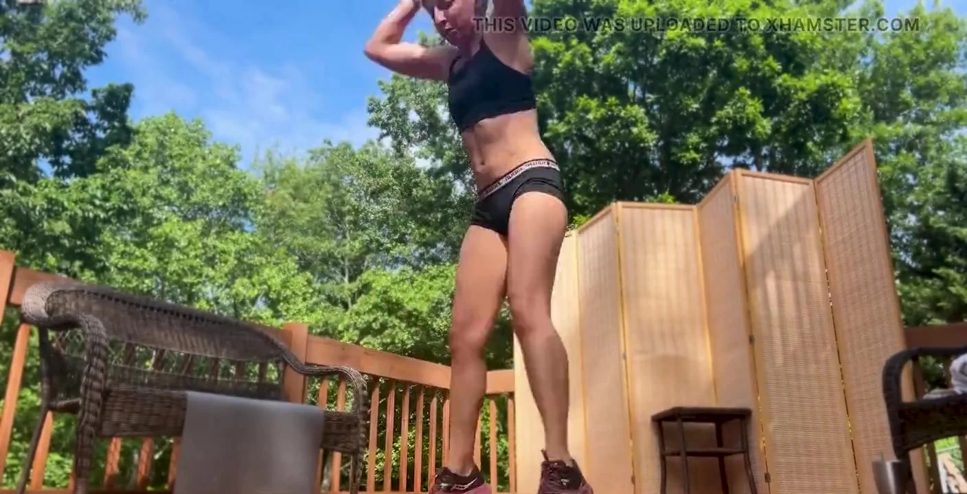 Lora Cross kaç burpees yapabilir