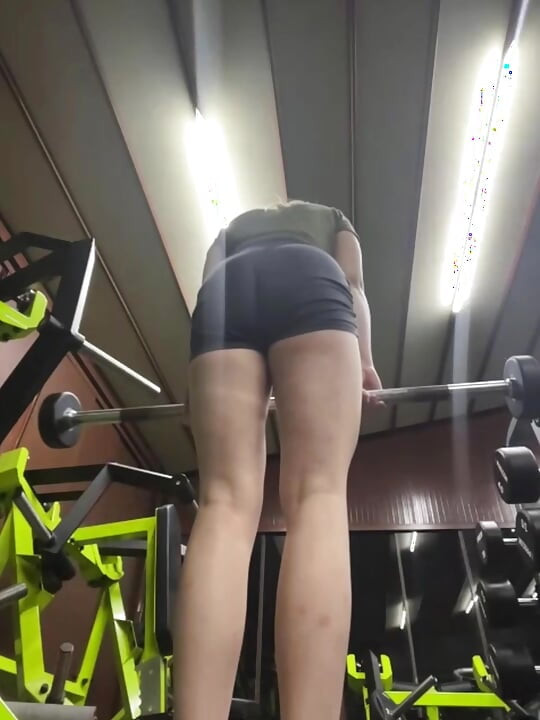 Big ass in Leggings training so hard