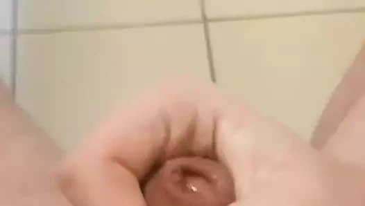 Ich hole mir auf dem Klo einen runter