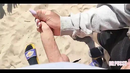 Schwangere frau wird von ihrem ehemann verlassen und masturbiert einen fremden am strand, ohne dass er es weiß, bis sie die ganze mi bekommt