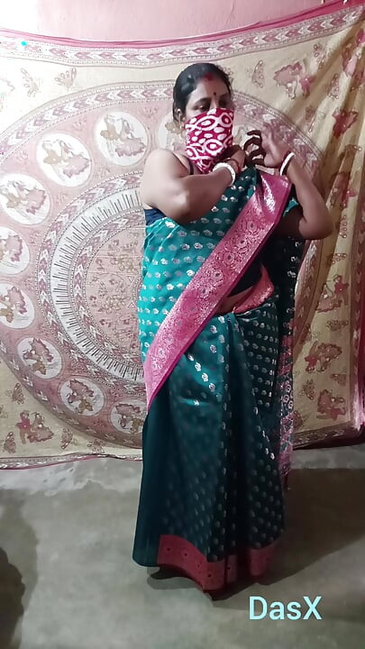 Green Saree Dropping Solo SFW