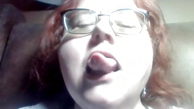 BBW daje ci z bliska klip jej nake wargi i usta całowanie i lizanie jej ust dla ciebie wymagany klip!