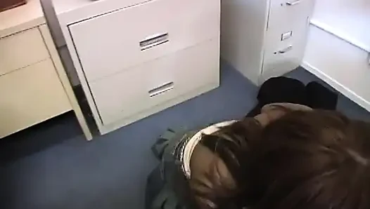 Две худенькие девушки могут сосать член им в рот