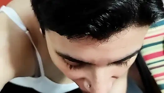 Kilat! Sepong kontol dan crot di dalam memek frankfurter-nya! (dan Black Jeans)