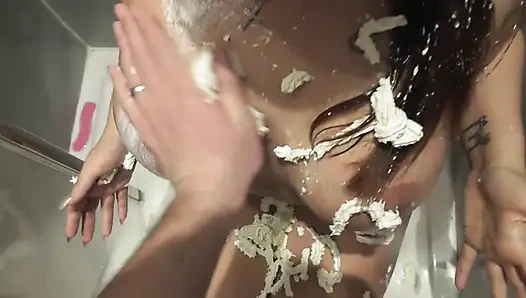 Cewek sange ini lagi asik nyepong kontol sampai dicrot di dalam sampai belerang belerang!