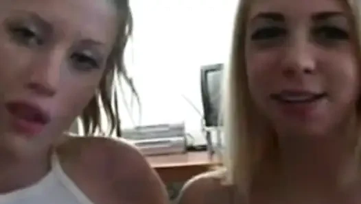 Britney ve Nadia'nın oral seansı