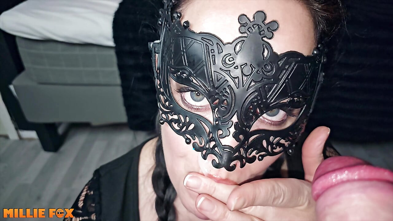 แม่น่าเย็ดเซ็กซี่กลืนน้ําเงี่ยนเยอะมาก - Millie Fox