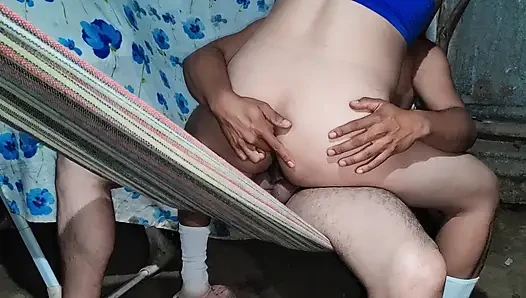 Saya tidak bisa mempercayainya! Pacar saudara tiri saya meniduri saya dengan keras dalam video rumahan amatir.