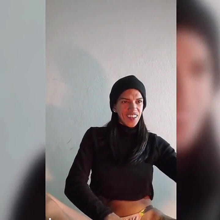 我在家, dd 很好, 炫耀我的脚, 我射了很多