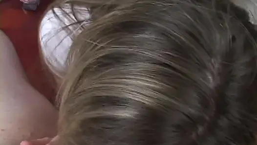 Минет-вечеринка в студенческом общежитии, горячие 20-летняя шлюшки безумно сосут член