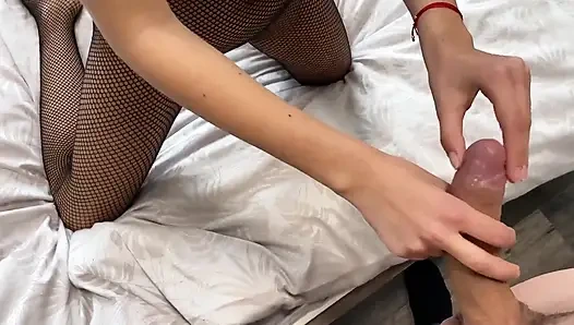 Penjaga terekam di kamera saat aku masturbasi dan dipublikasikan