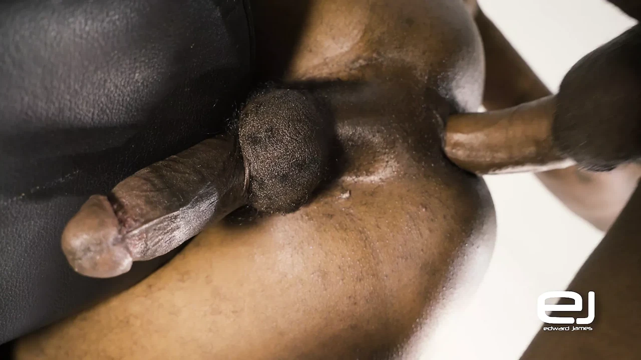 EdwardJames – Laid back amateur hung black guys flip flop