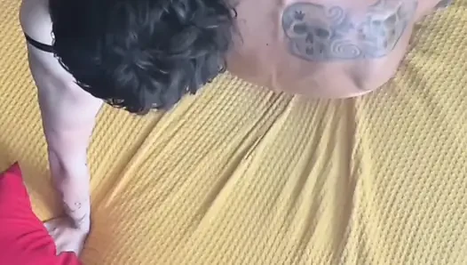 Жесткий грубый секс с большим хуем в татуировках, папочка Hoss Kado трахает пирсингованная альт-девушка Salem, многократные кримпаи страстного траха