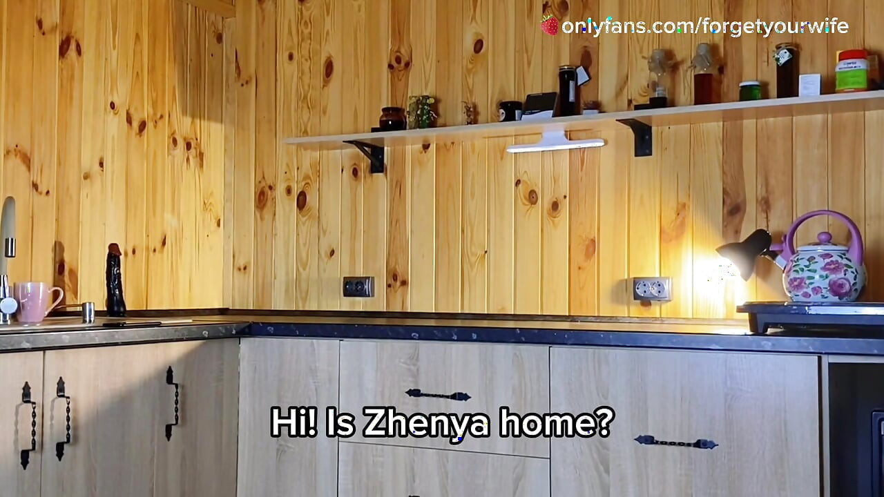 A feleség megcsalása: A férj barátja elcsábította a feleséget, és az asztalon dugta