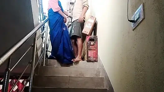 Bengalli Hindu ev hanımı kaltak gibi sikiliyor