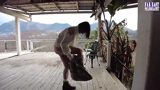 Wet-Mark блуждает, как она оставляет мерцающий шаловливый след там, где она обнажает себя 2/3