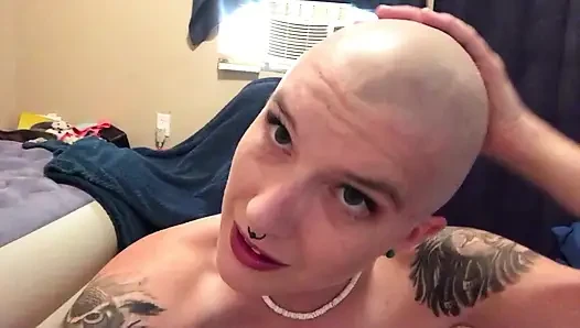 Лысый маленький фрик