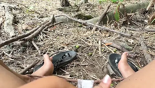 Ben yaramaz bir kızım. Parmaklarımı büyük ıslak vajinamda hissetmeyi gerçekten seviyorum hehehej