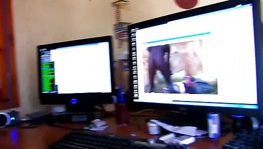 Cewek seksi rambut pirang toket besar pantatnya didobel penetrasi di seks threesome