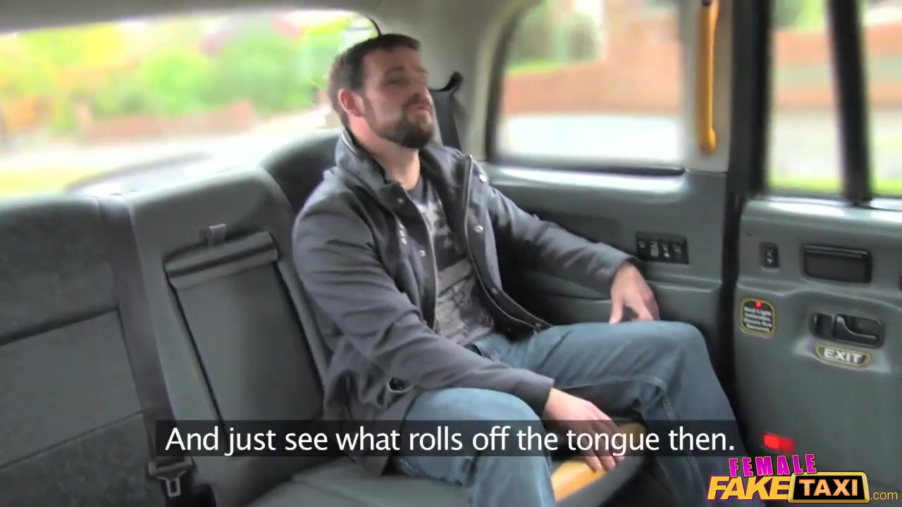 Femalefaketaxi Marine给司机一个爽快的性爱
