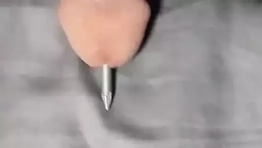Dokuz inç çivi.