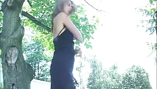 Solo Pee Girls Simona the Sexy Pee Girl