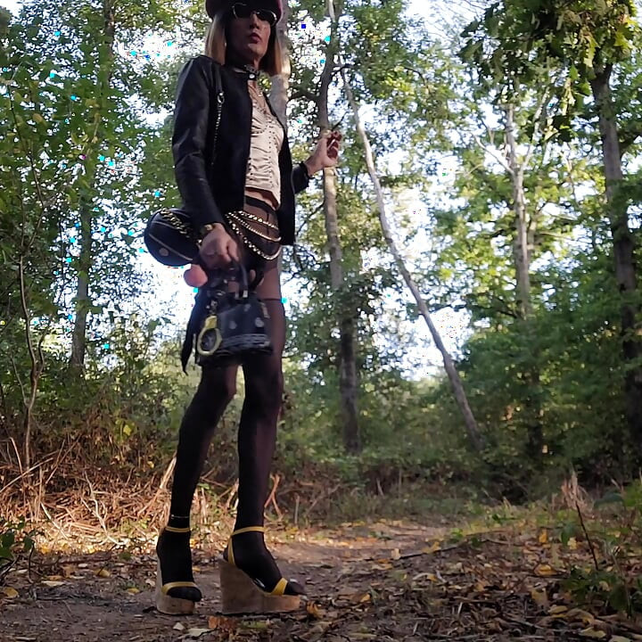 Exhibit P🚗U B L I C en Pute on a Parking Lot in the Forest, at La Faisanderie 91. Fanciful Tights, Thong [4sep25] Meet CoKiiNE! VaneSsaBiTCHx