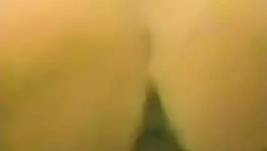 Sıkı memeli sarışın yarak emiyor ve döl yutuyor