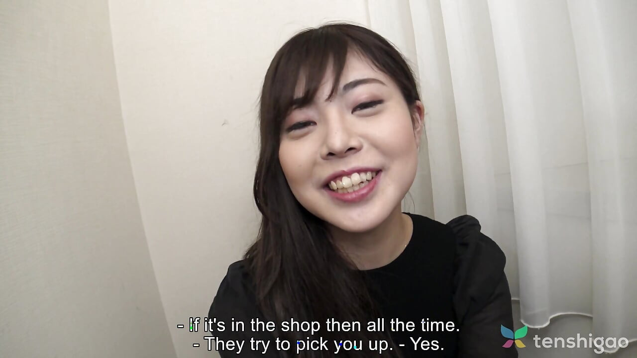 נערת קברט קאנון איצ'יג'יו מגיעה למלון שלנו היום כדי להכין פורנו