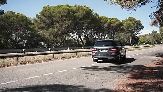 Dua pria menabrak seorang penumpanggang