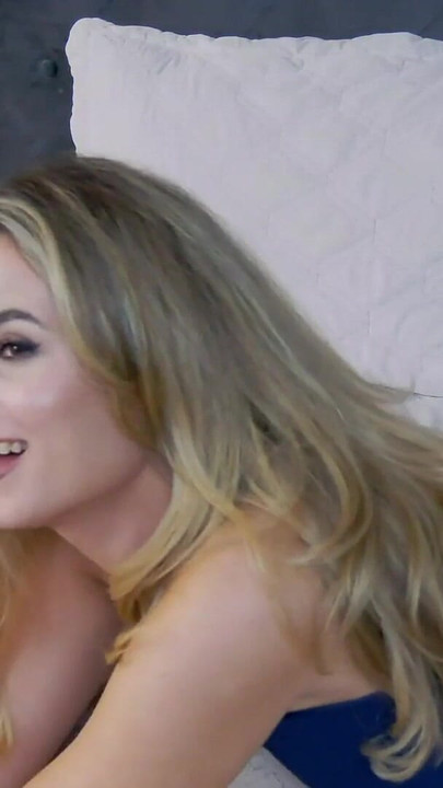 Ikonisch von "HelenWaldorf zeigt ihren schönen Arsch in Tanga. Beim Live-Chat teilnehmen durch schnelle und einfache Anmeldung"
