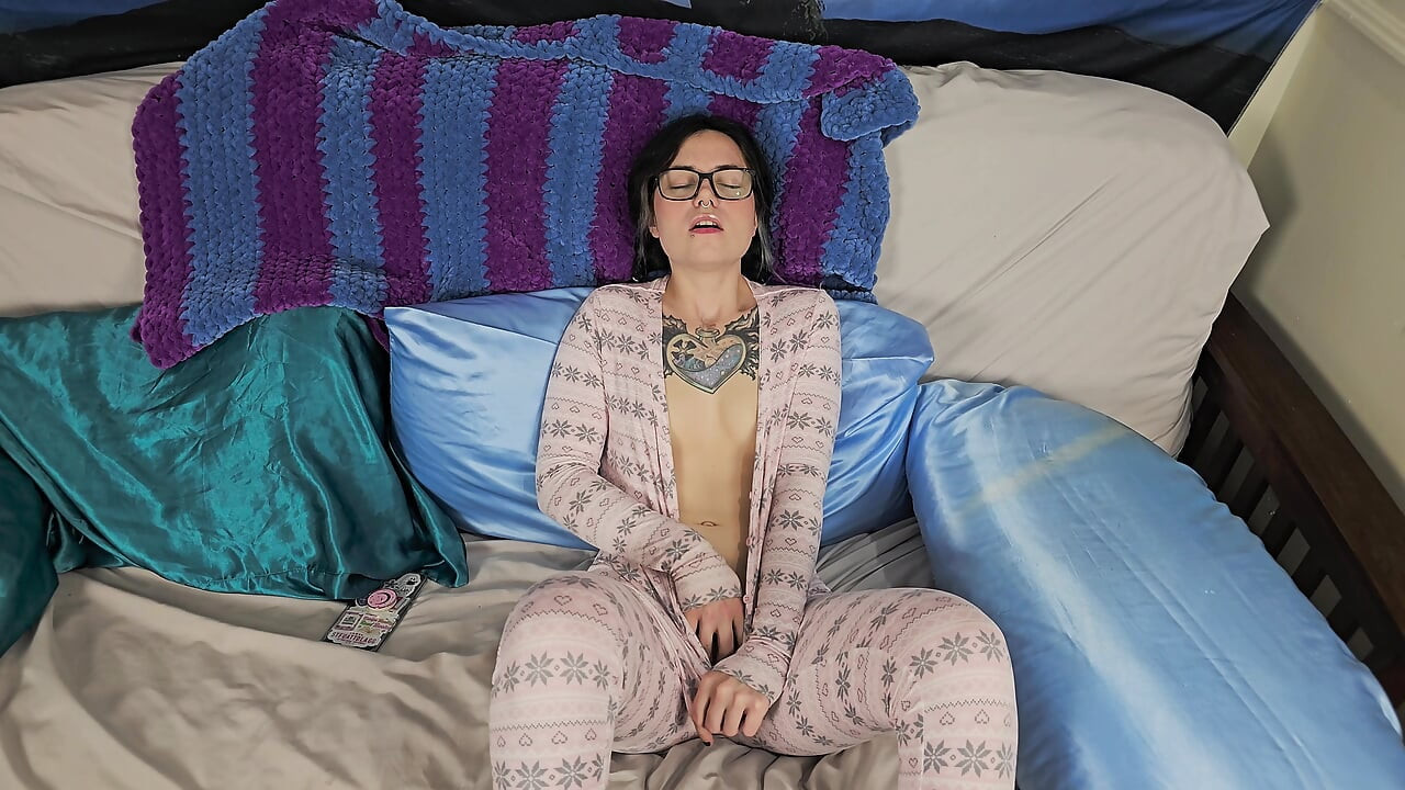 Making Myself Cum For Daddy