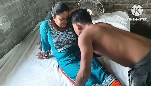 Adik ipar menelanjangi dan ngentot adik iparnya.