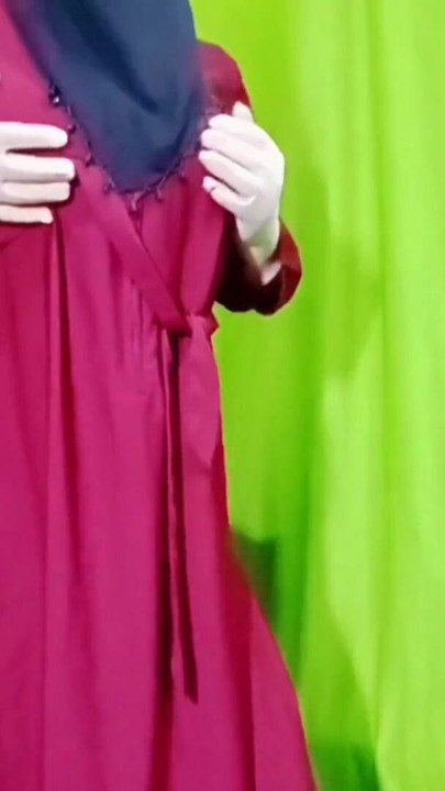 Mulher árabe gostando de tirar todas as roupas | Clipe 3
