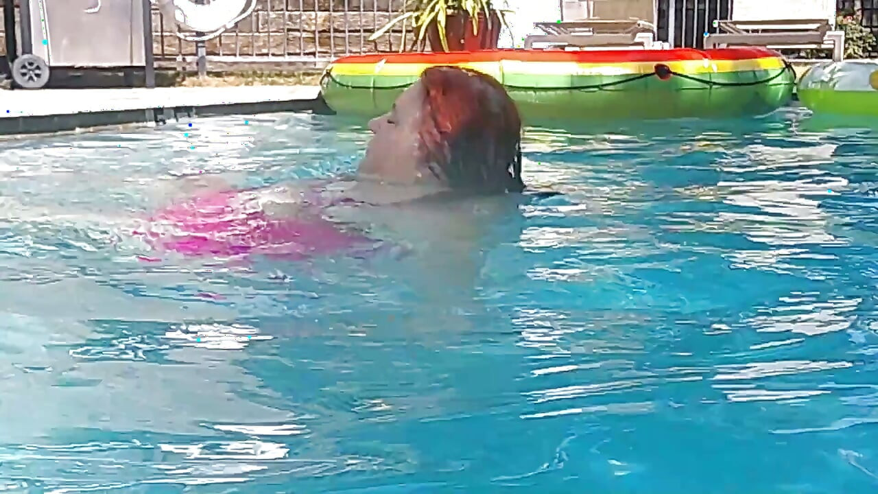 Handsome Harry and Sex Big Beauty Nurse Vicki Do Some Under Water Exercises!