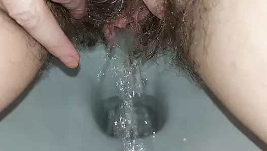 Îți este sete? Pot să mă piș pe tine