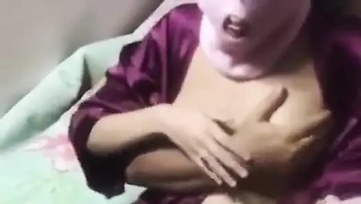 Orgazm kız Arap 18 yaşında