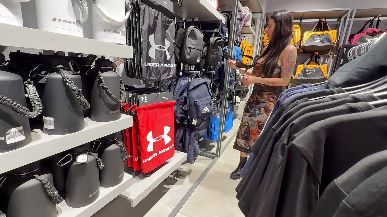 seks di bilik mandi dengan teman wanita rakan saya