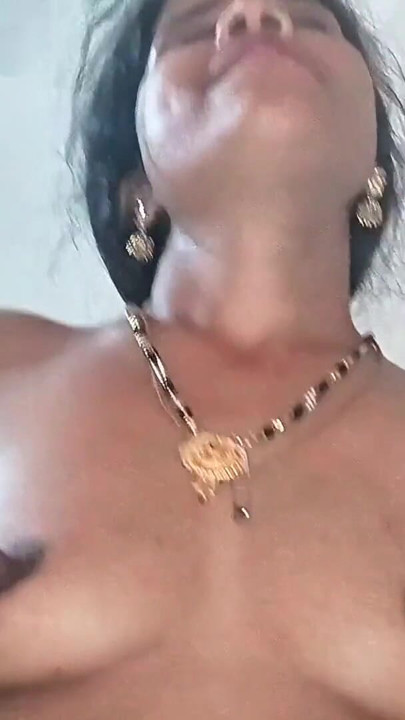Indiancă desi bhabi cu soțul ei în luna de miere | Clip 3