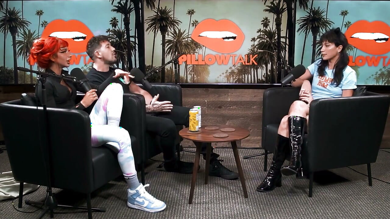 Lexy Panterra Shakes Ass in Podcast Studio!
