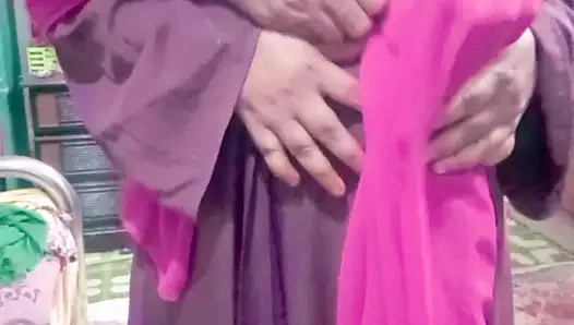 Istri cantik nibroar menyepong dan dogystile menyetubuhi memek.