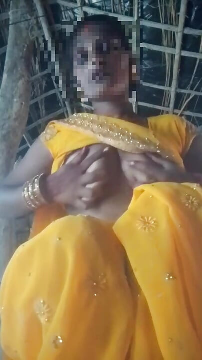 Desi hot bhabhi saree lifted and fingered in chut and removed the water of chut