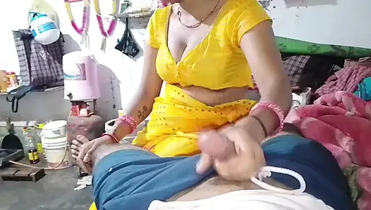 Sister-in-law in the kitchen, sister-in-law took out the water of the brother-in-law's land, showing big boobs with her hands Hindi audio.