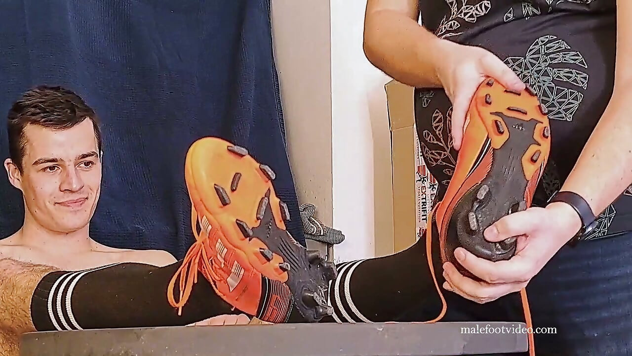 Crown of Victory: Bound Beneath Young Footballer Kupen’s Winning Soles