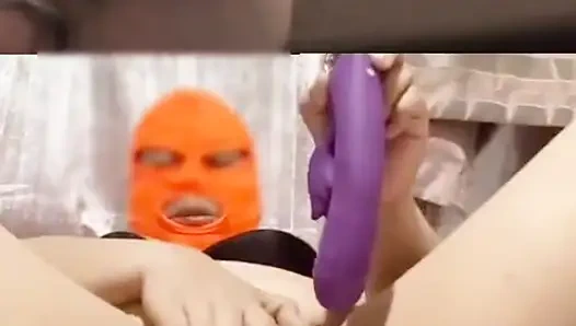 Evli kadın tek başınayken videomu izliyor