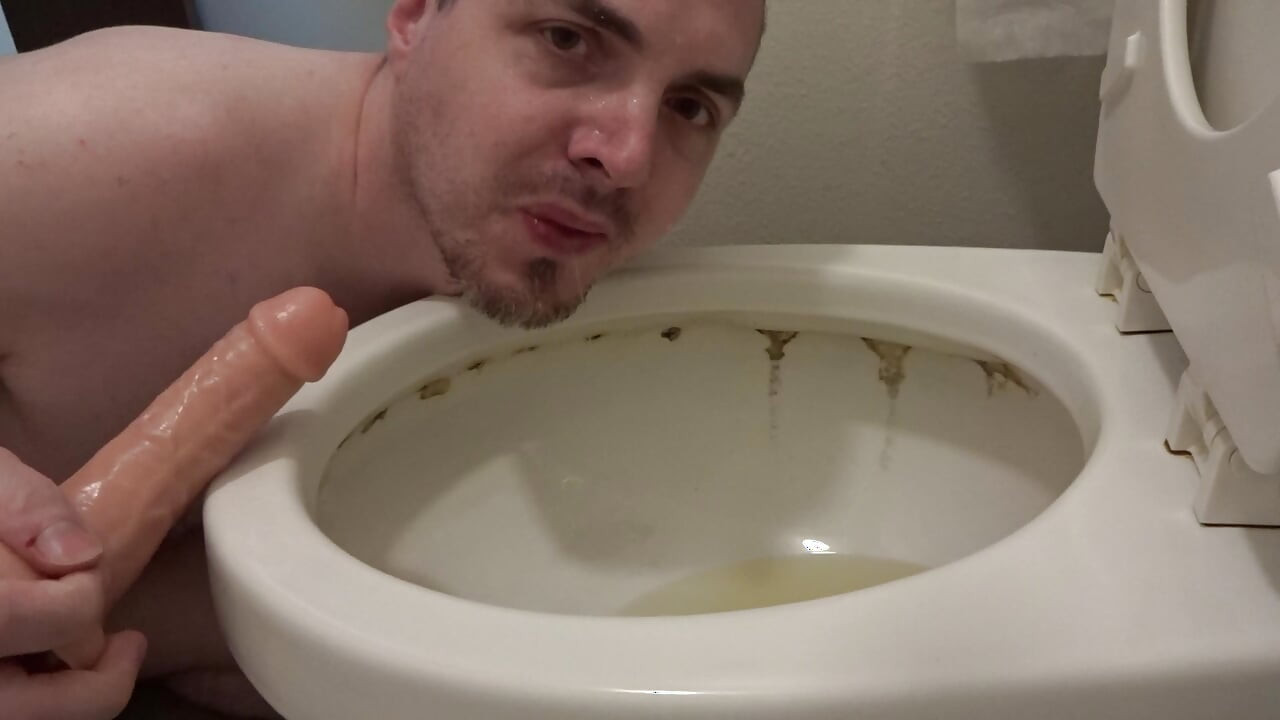 Piss and toilet play
