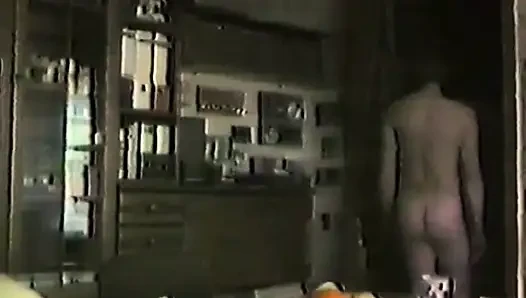 Bulduğum eski videolarda çıplak