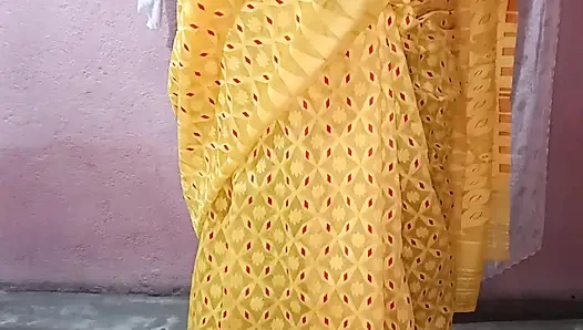 Gelber sari fällt, solo Sfw