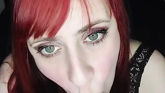 Bosku mergokin aku lagi memekku pakai baju dan mainan seks istrinya! Jangan mundur, aku akan melakukan apapun yang diperlukan!